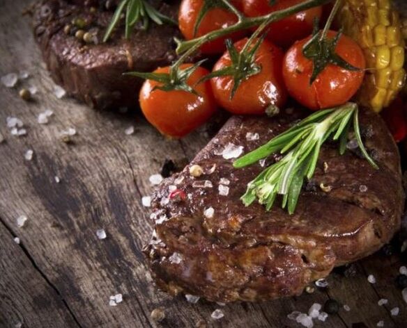 Keto-diyetteki optimal protein içeriği, kas kütlesinin korunmasına yardımcı olur