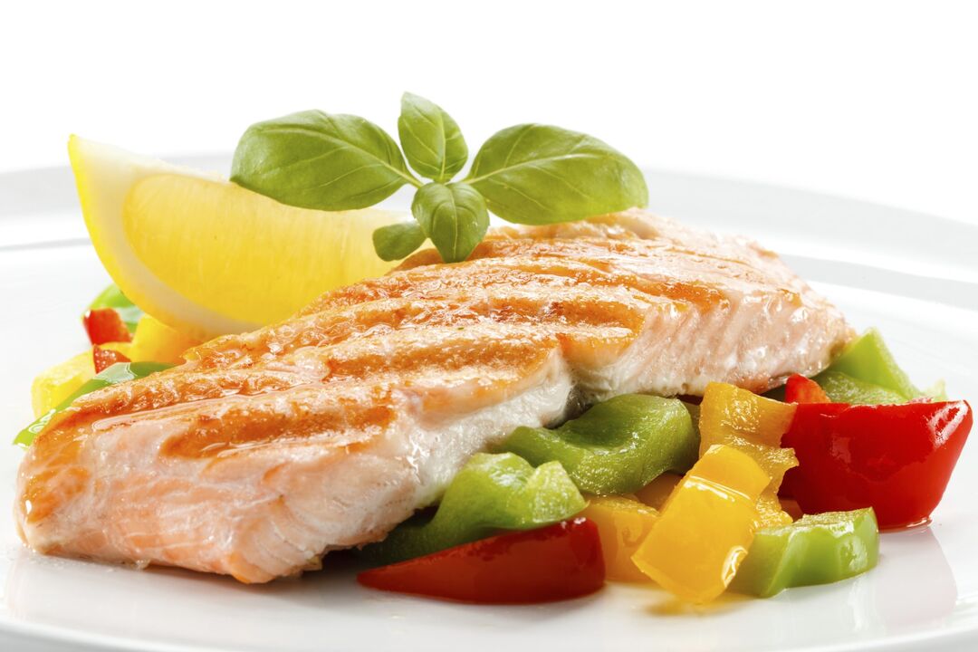 Yüksek proteinli bir diyette buharda pişirilmiş veya ızgarada pişirilmiş balık